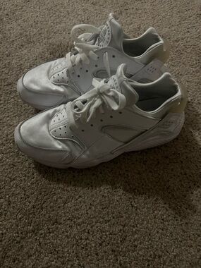 Nike Women’s White Low-Top Athletic Sneakers